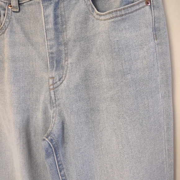 H&M Women's Highrise Jeans Size 4 - Picture 4 of 10